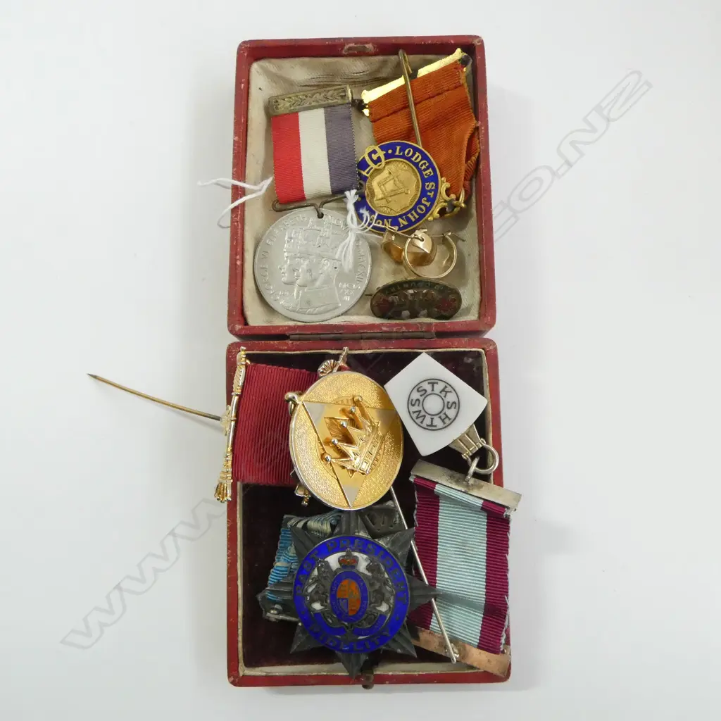 ASST. MEDALS, PR GP HOOP EARRINGS Image 1++