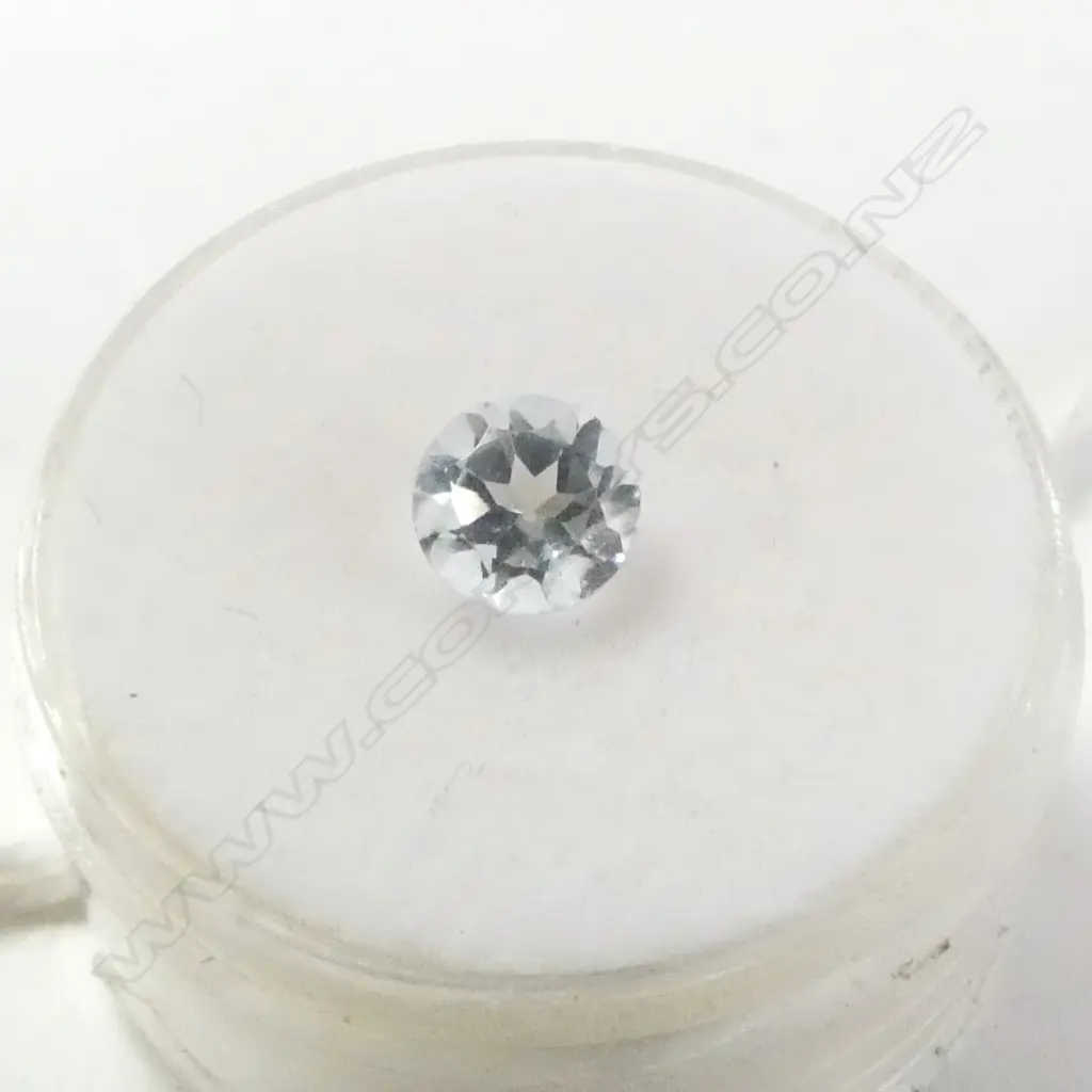 UNSET ROUND FACET CUT TOPAZ 6x6mm Image 1++