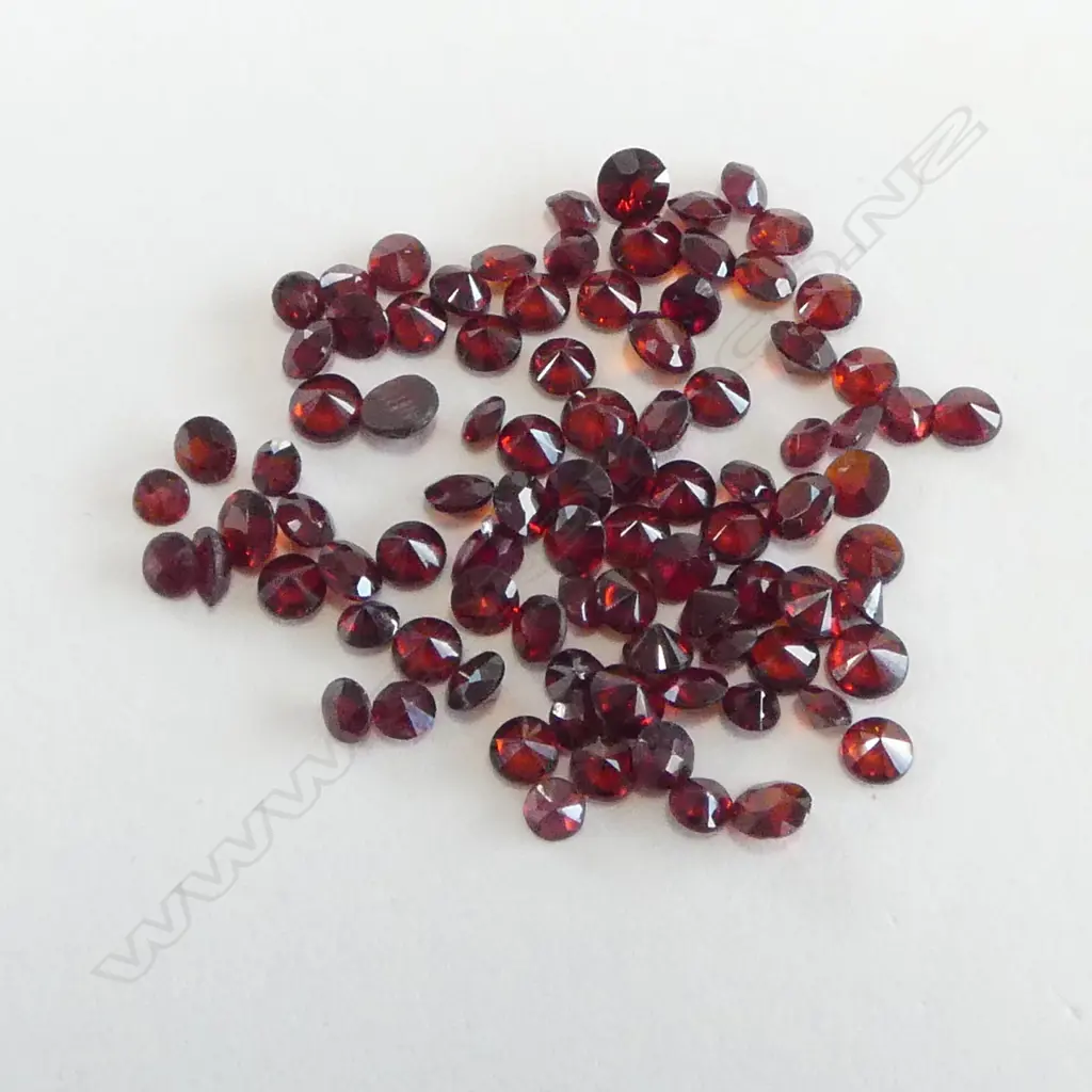 11CT SMALL ROUND GARNETS - 3mm Image 1++