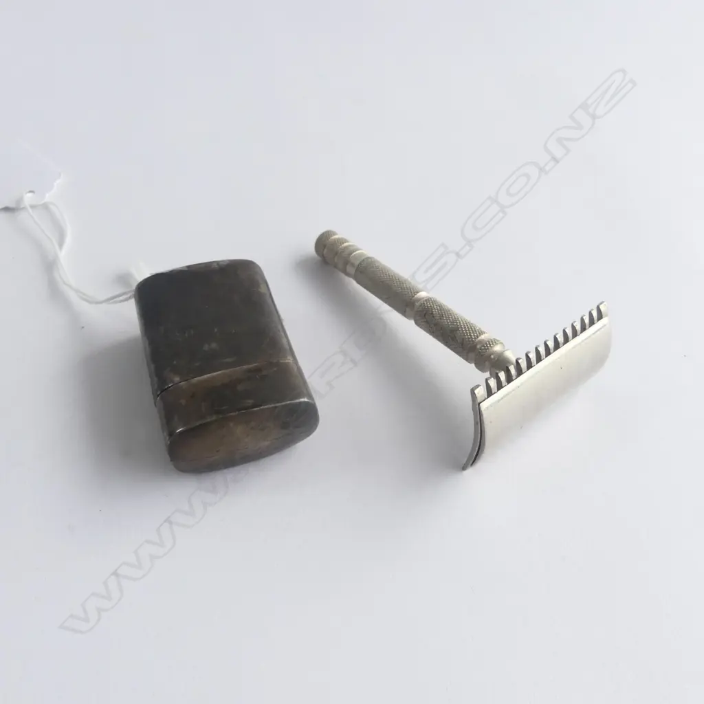 S/SILVER CASED SAFETY RAZOR 16GMS Image 1++
