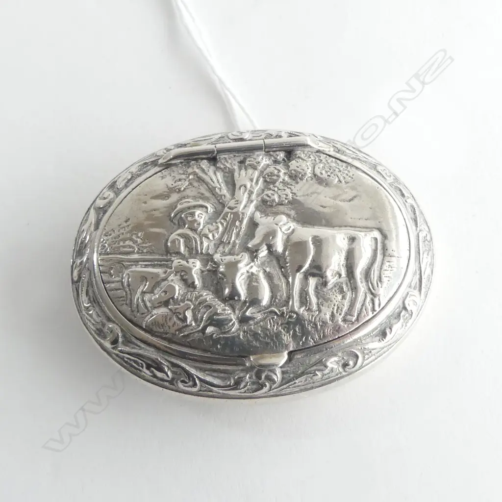 COUNTRY SCENE SILVER SNUFF BOX  23G Image 1++