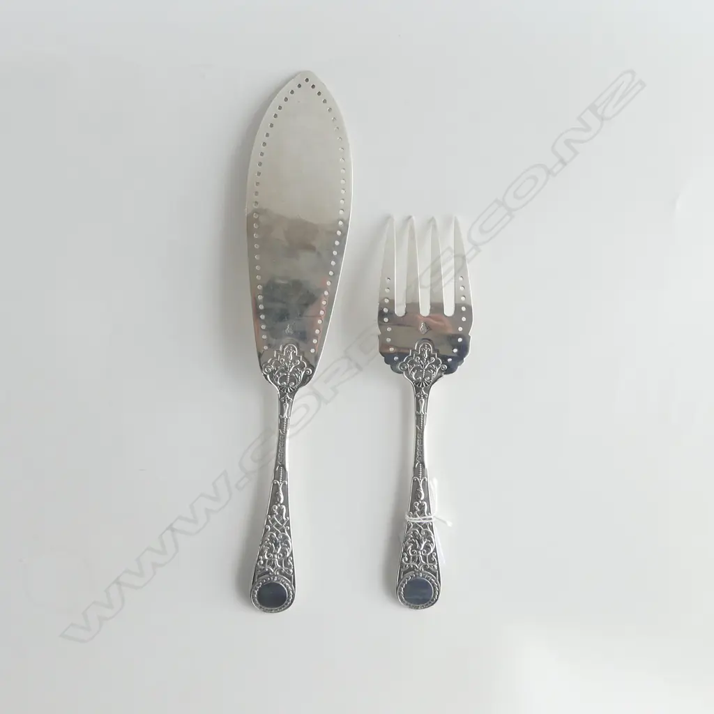 PR OF SILVER VICTORIAN FISH SERVERS, MARTIN HALL & Co, SHEFFIELD 1882, 361gms Image 1++