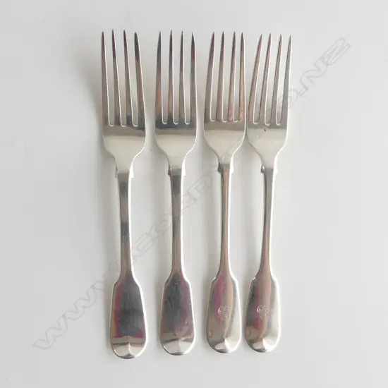4 GEORGE IV FIDDLE PATTERN FORKS, LONDON 1823 & 1826, 280gms