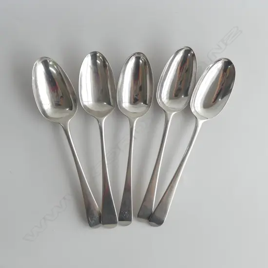 5 GEORGIAN SILVER SPOONS BY THE SAME MAKER, LONDON, 318gms