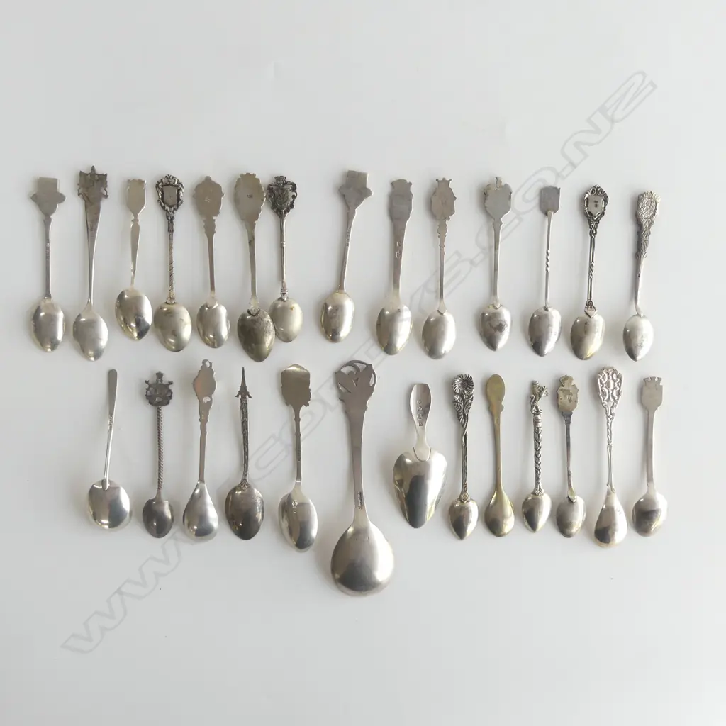 ASSORTED SILVER SOUVENIR TEASPOONS 272gm Image 1++