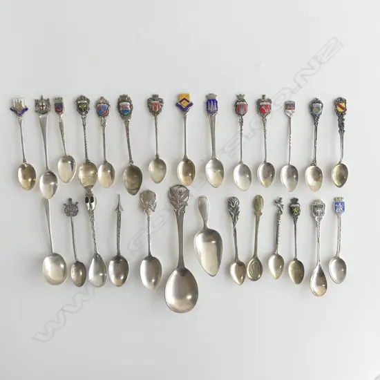 ASSORTED SILVER SOUVENIR TEASPOONS 272gm
