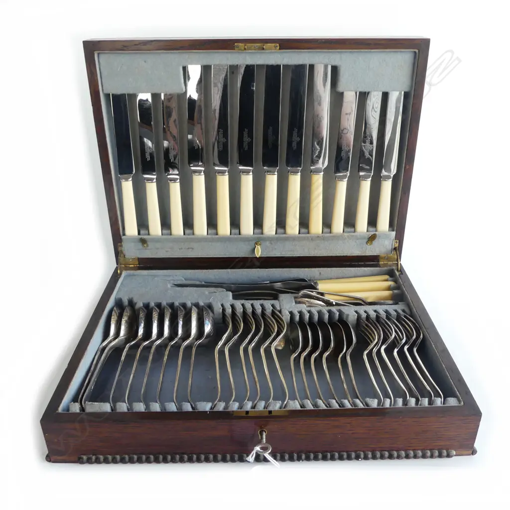 6 PLACE CUTLERY CANTEEN, W. R. HUMPHRYS & COMPANY CUTLERS, SHEFFIELD ENG. Image 1++