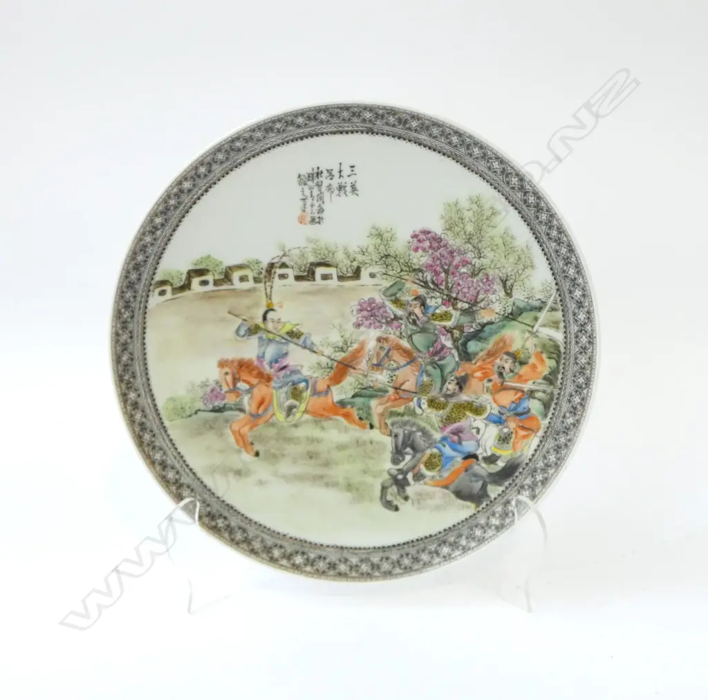 CHINESE FAMILLE ROSE PLATE Dia.220mm Image 1++