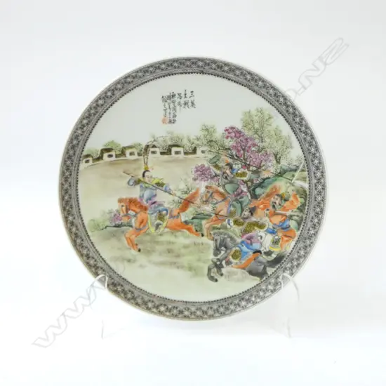 CHINESE FAMILLE ROSE PLATE Dia.220mm