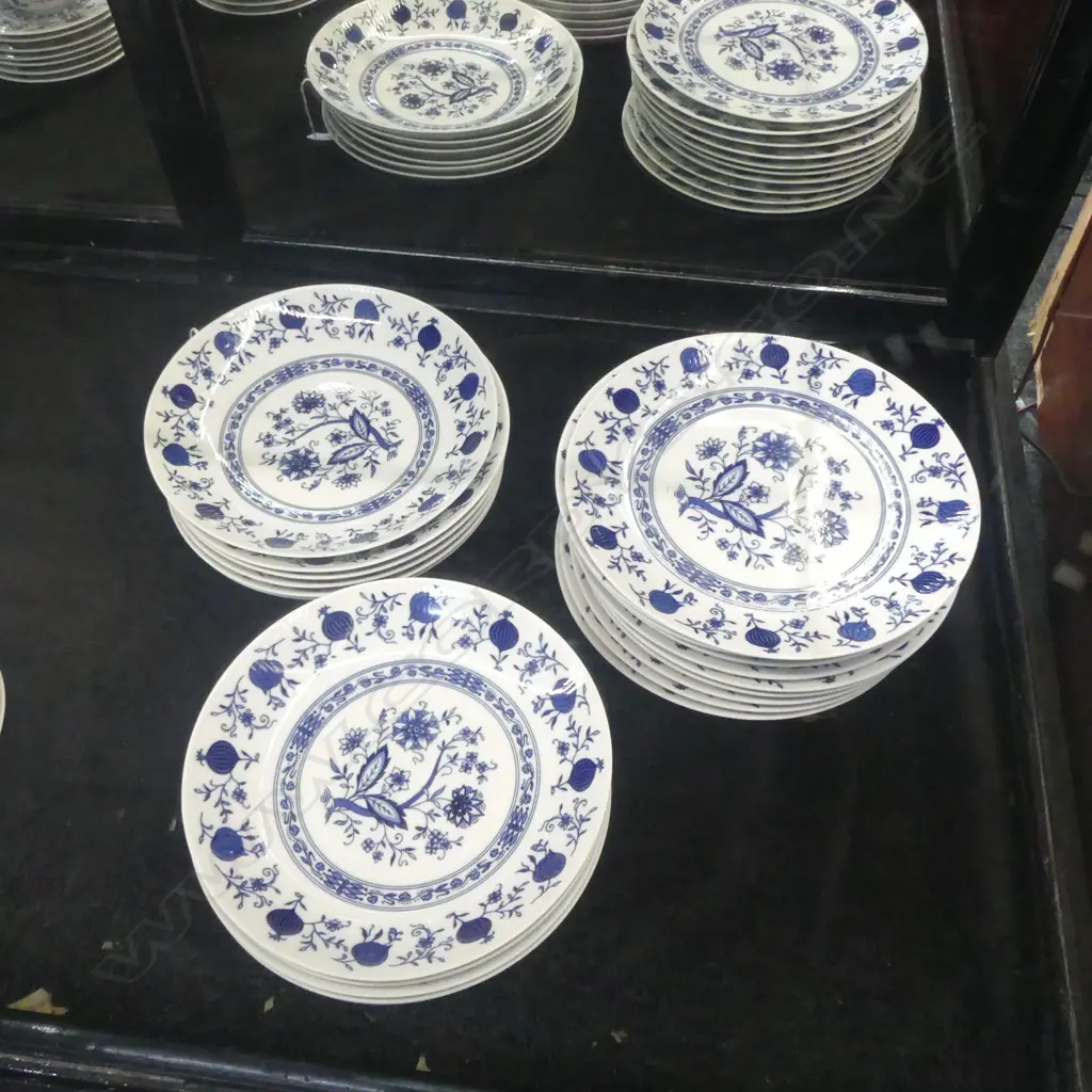 SELTMANN WEIDEN BAVARIA BLUE ONION PATTERN FINE CHINA DINNER SERVICE nearly 12 place setting. About 95pces Image 1++