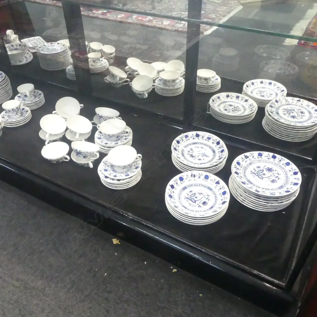 SELTMANN WEIDEN BAVARIA BLUE ONION PATTERN FINE CHINA DINNER SERVICE nearly 12 place setting. About 95pces Image 1++