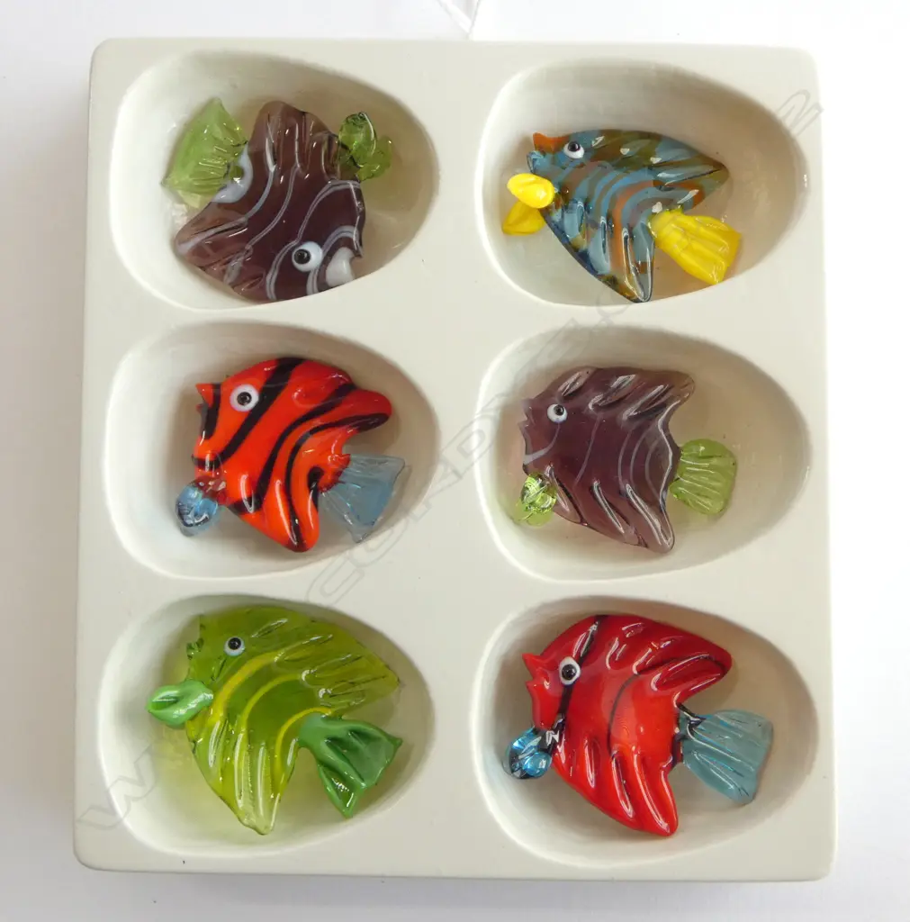 6 SMALL ART GLASS FISH ORNAMENTS H.33mm Image 1++