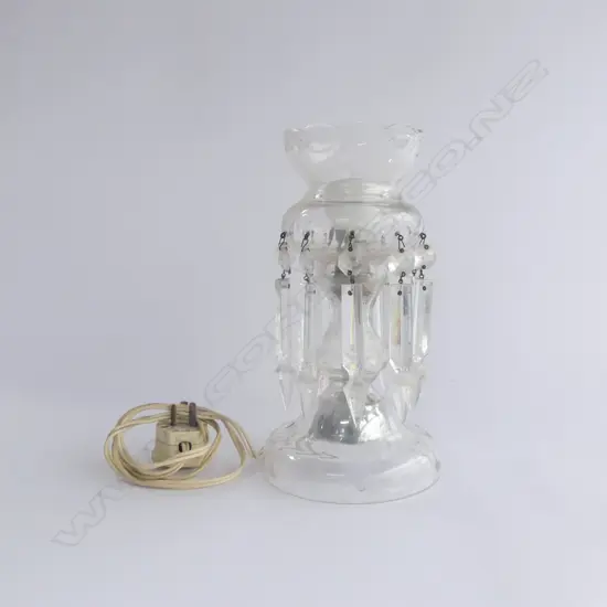CRYSTAL AND LUSTRE LAMP