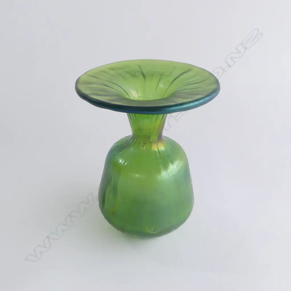 LOETZ RUSTICANA GREEN IRIDESCENT VASE H.110mm Image 1++