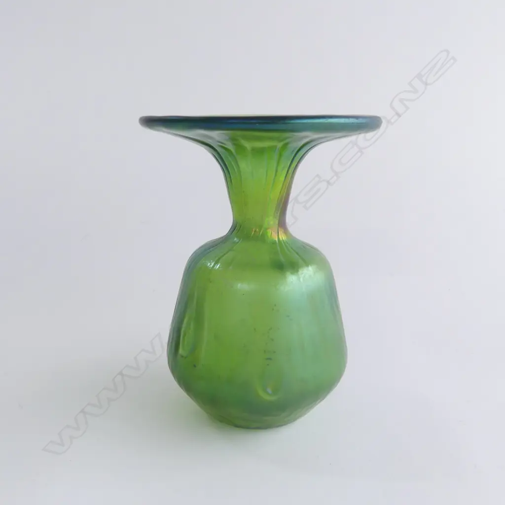 LOETZ RUSTICANA GREEN IRIDESCENT VASE H.110mm Image 1++