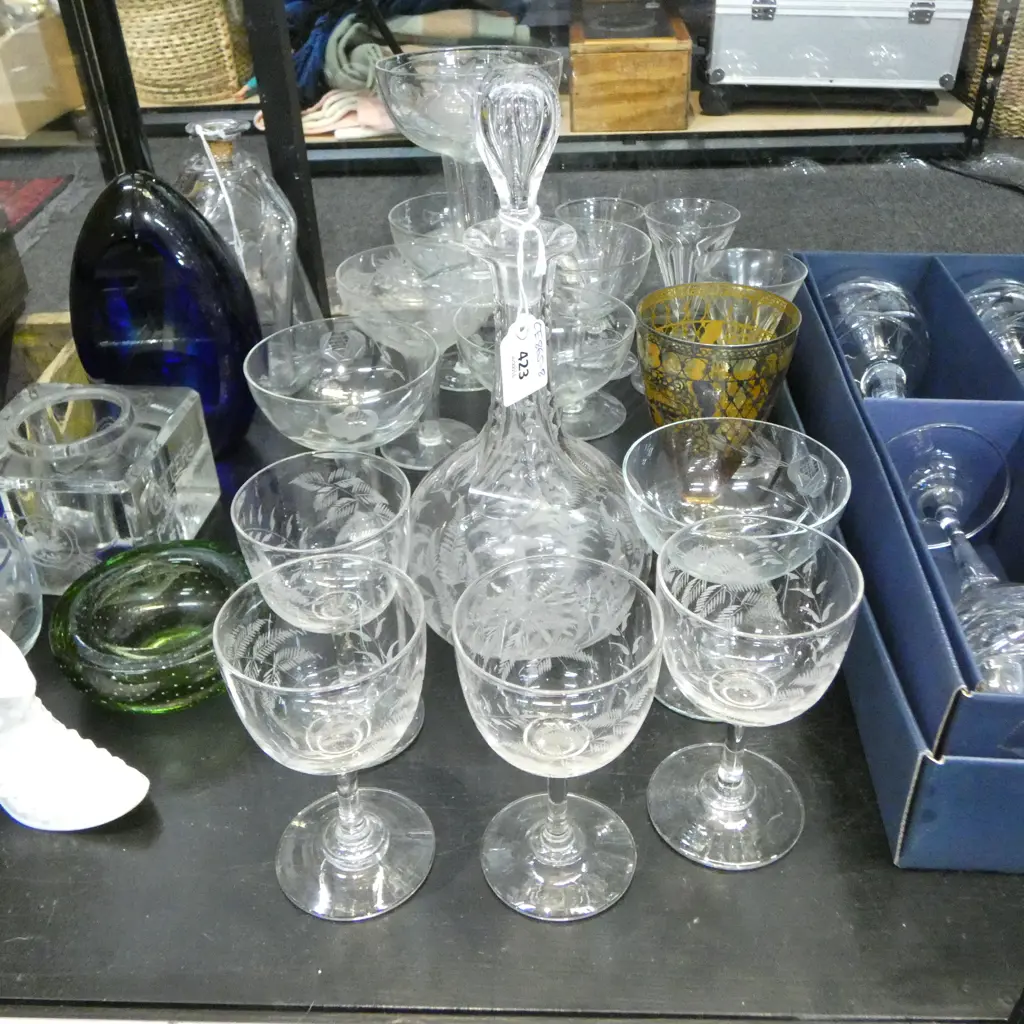 ETCHED GLASS DECANTER + MATCHING 4 GLASSES + 8 HOLLOW STEM etc Image 1++