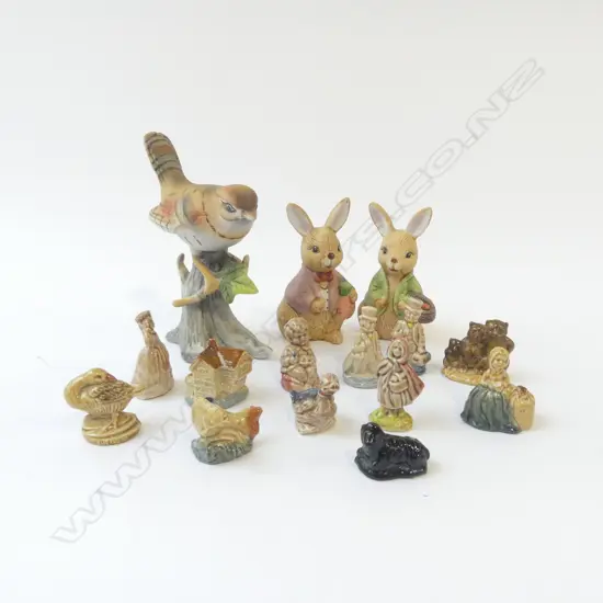 TWELVE WADE WHIMSEY MINIATURES, WREN & 2 PLASTER RABITS H.120mm