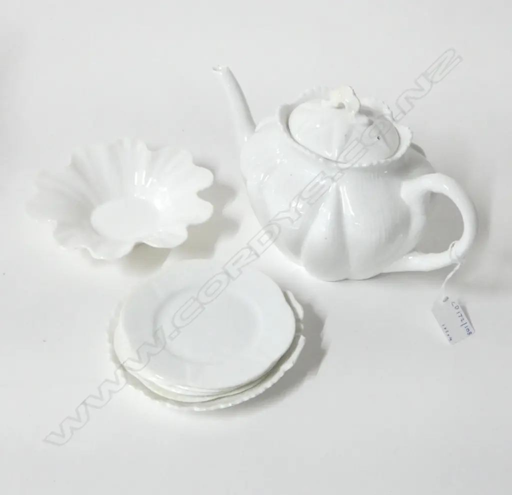 SHELLEY WHITE CHINA TEAPOT & 2& 4 DISHES Image 1++