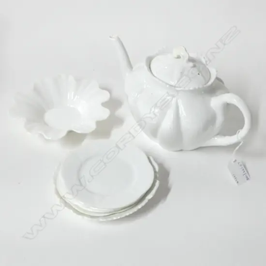 SHELLEY WHITE CHINA TEAPOT & 2& 4 DISHES