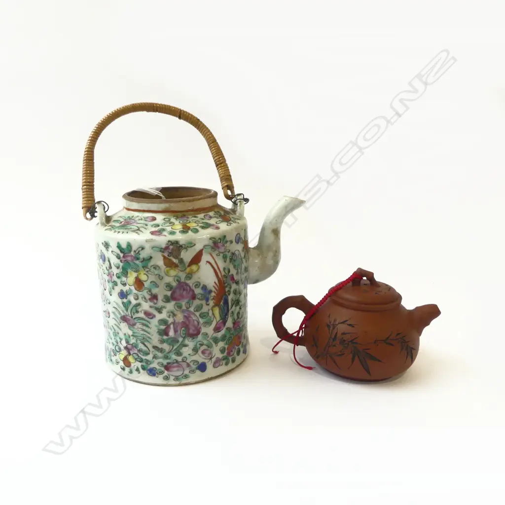 ANTIQUE FAMILLE ROSE TEAPOT A/F, & SMALL CHINESE TEAPOT, H.95MM-145MM Image 1++