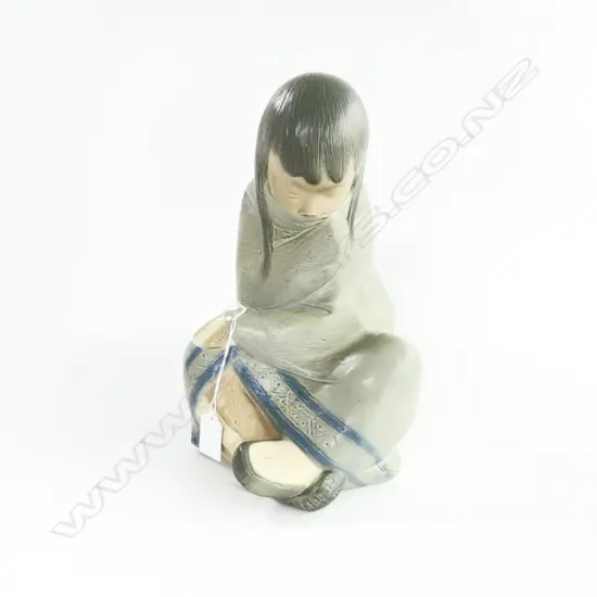 LLADRO INUIT GIRL GLAZED PORCELAIN FIGURINE, H.290mm