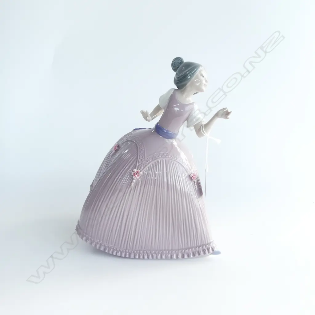 LLADRO WOMAN H.260mm Image 1++