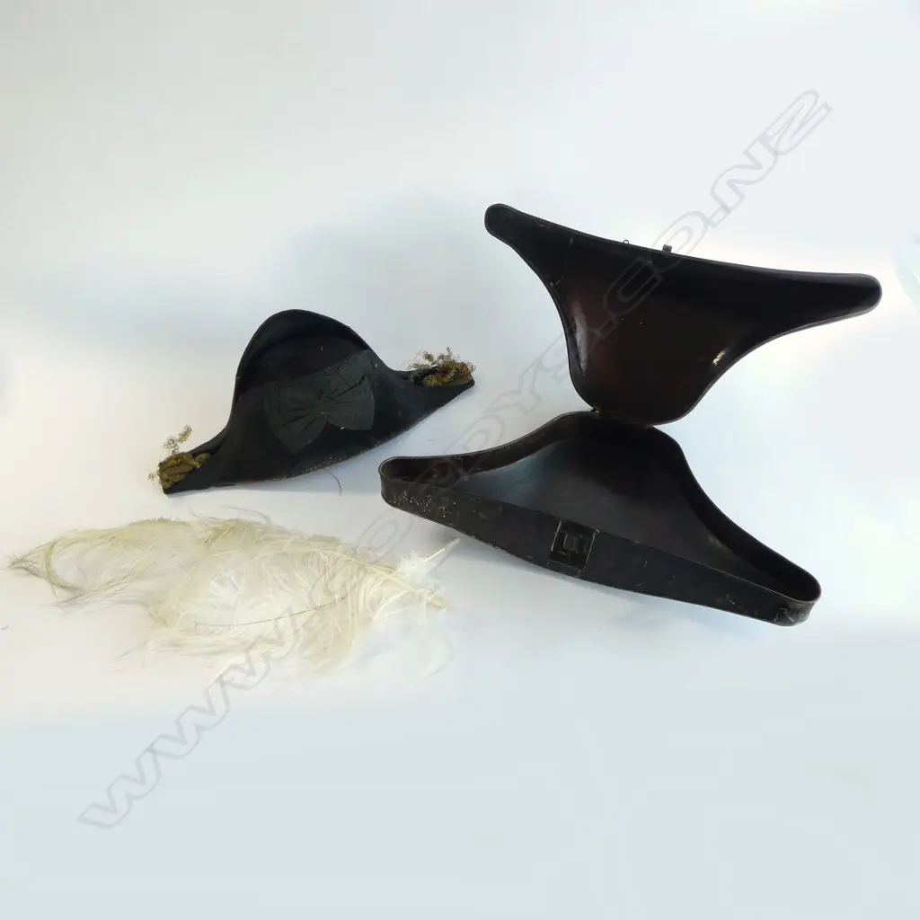 BRITISH ROYAL NAVY BICORN WITH ORIGINAL JAPANED BOX AND FEATHER Image 1++