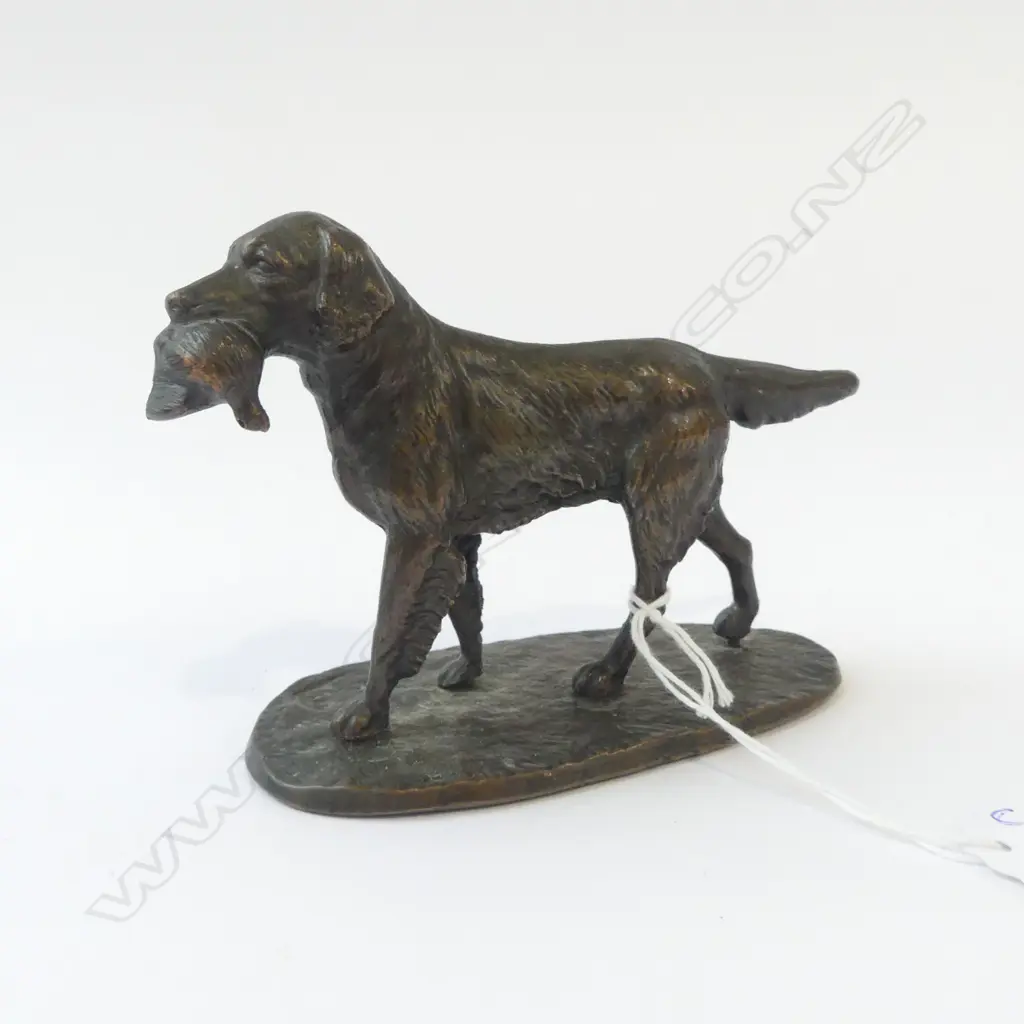 VINTAGE BRONZE HUNTING DOG SCULPTURE game bird to mouth. On oval base marked 'JAS'. L.135mm Image 1++