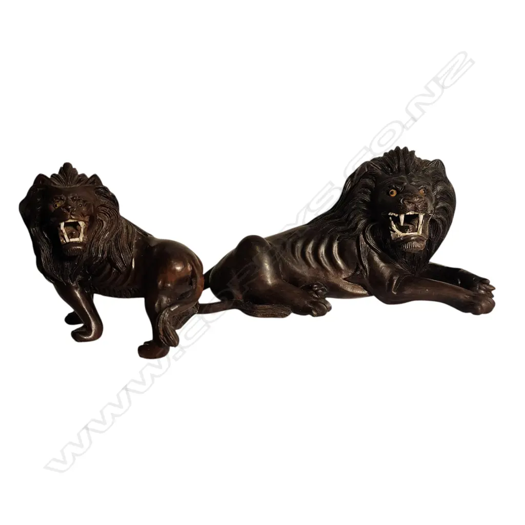 2 CARVED WOODEN LIONS, BACK LEG AF L.240mm Image 1++