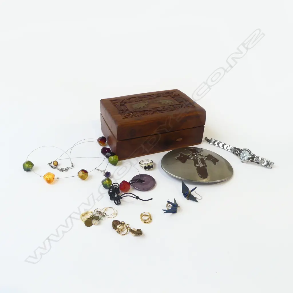 COSTUME JEWELLERY + WOODEN INDIAN STYLE BOX Image 1++
