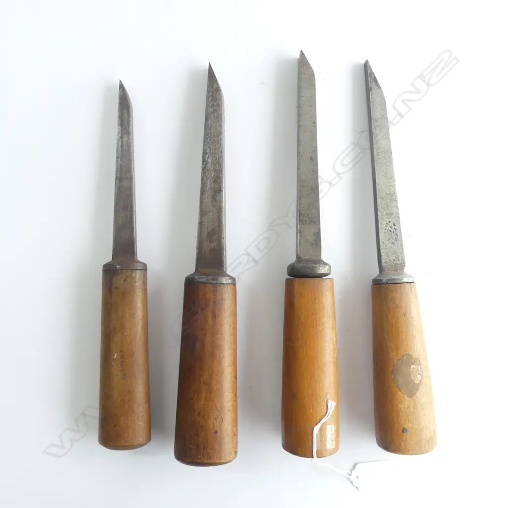 4 VINTAGE MORTICE CHISELS, WOODEN HANDLES L.350mm Image 1++