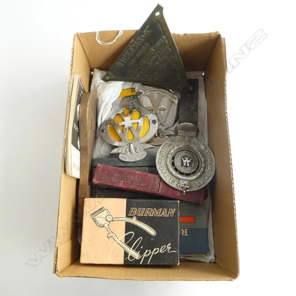 VINTAGE RAZORS & NZ AA CLUB ASSOCIATION CAR BADGES Image 1++