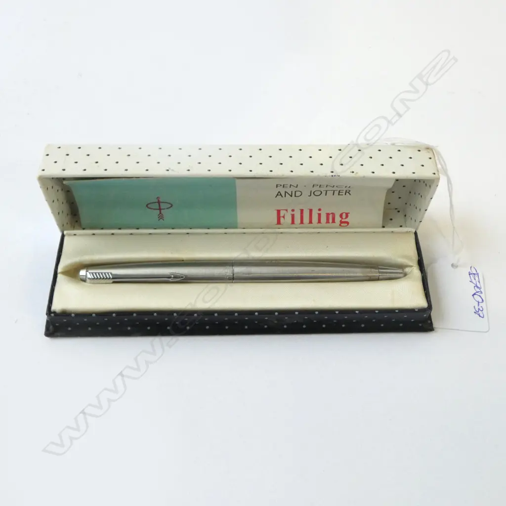 CASED PARKER PEN; ENGRAVED INITIALS 'M.V.H.' Image 1++