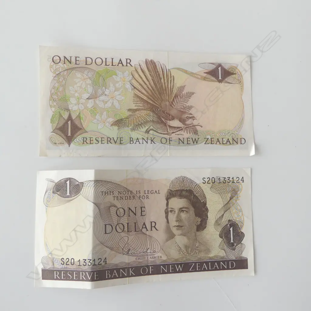 5 NZ BANK NOTES; 2x $1 UNCIRCULATED SEQUENTIAL SERIAL, $2, $5, $10 Image 1++