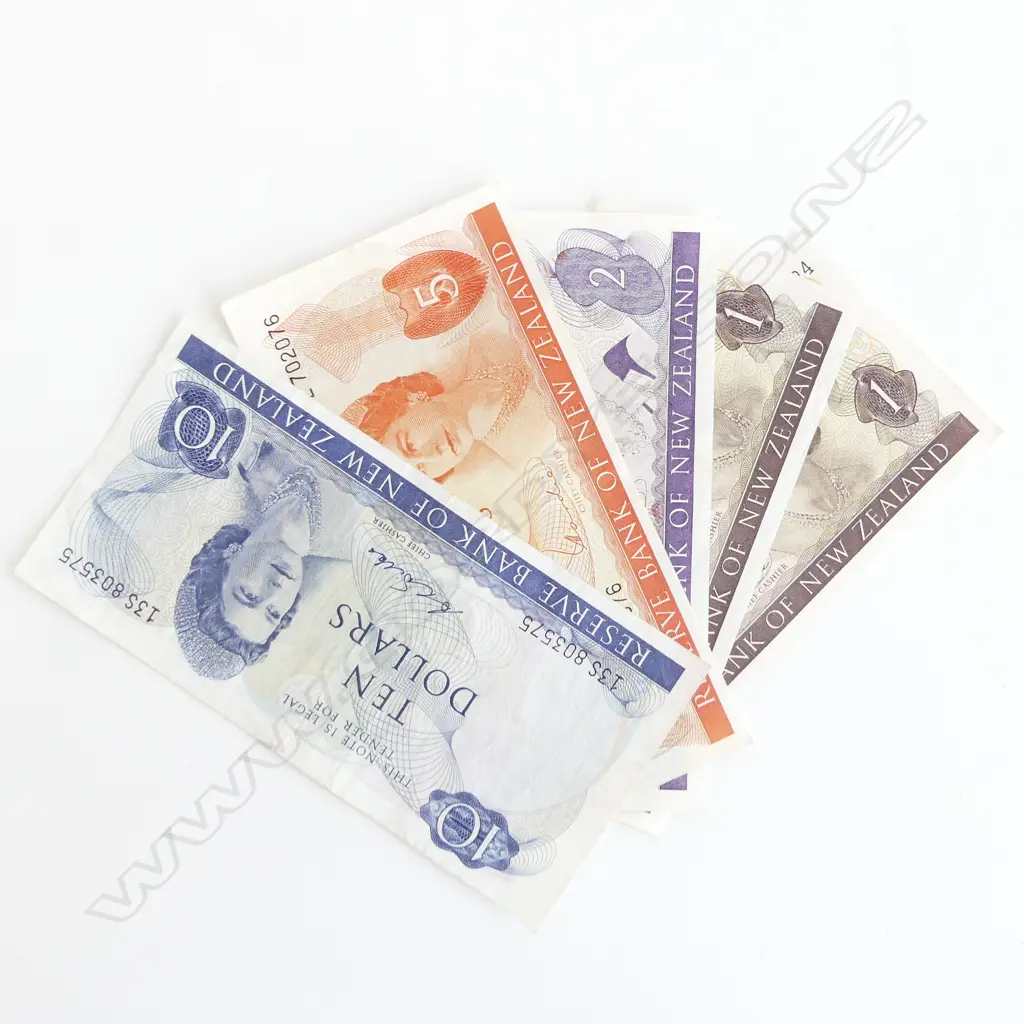 5 NZ BANK NOTES; 2x $1 UNCIRCULATED SEQUENTIAL SERIAL, $2, $5, $10 Image 1++