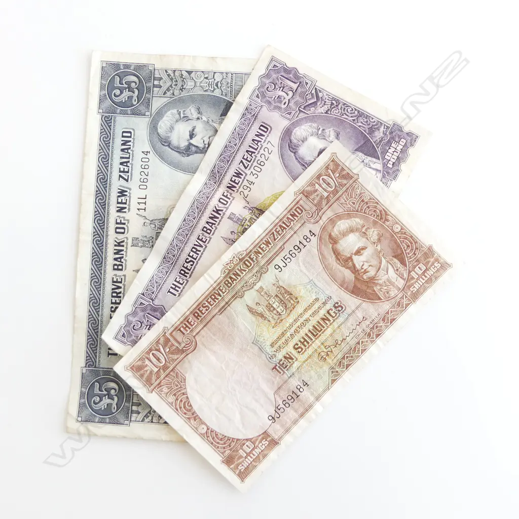 3 NZ FLEMING BANK NOTES; £5, £1, 10/- Image 1++