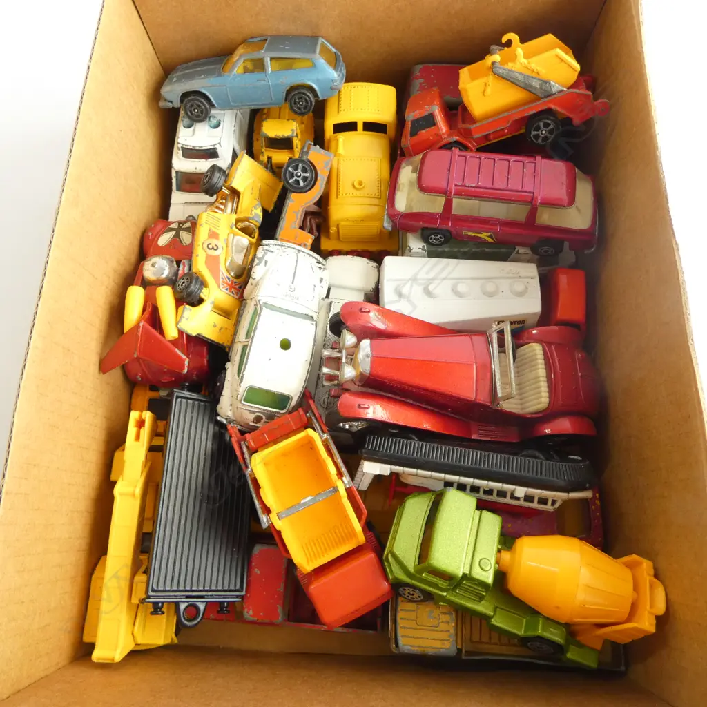 COLLECTION OF UNBOXED MATCHBOX & CORGI CARS ETC Image 1++