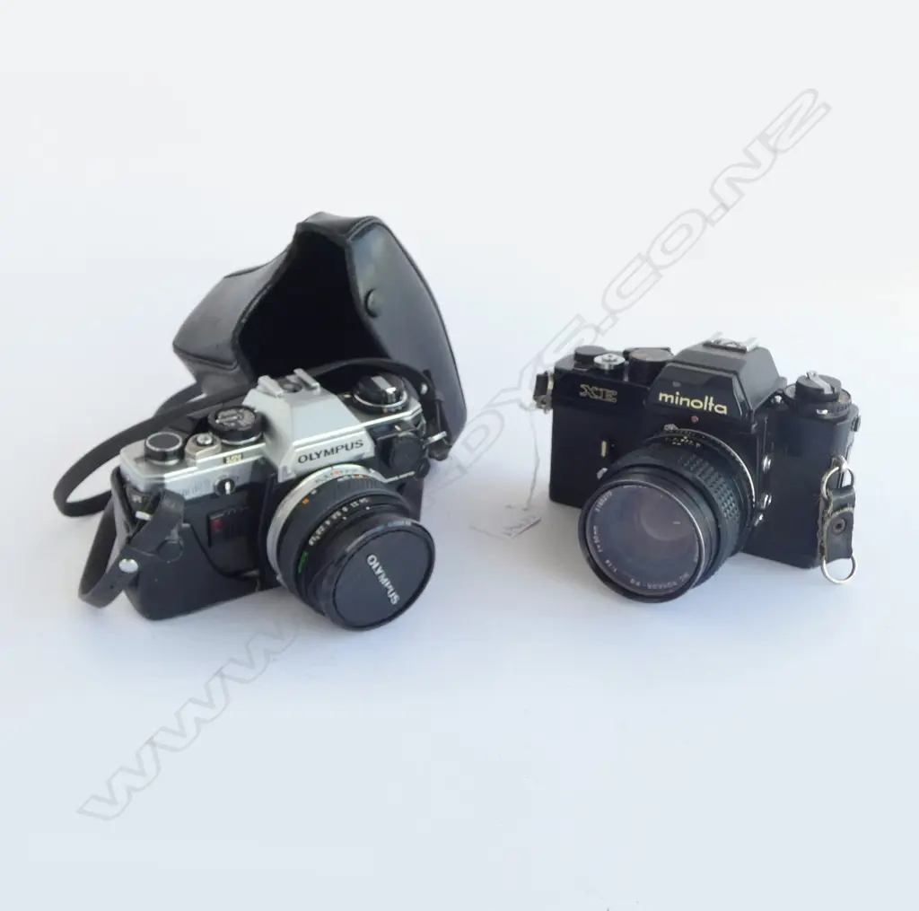 2 CAMERAS; MINOLTA XE, OLYMPUS OM10 Image 1++