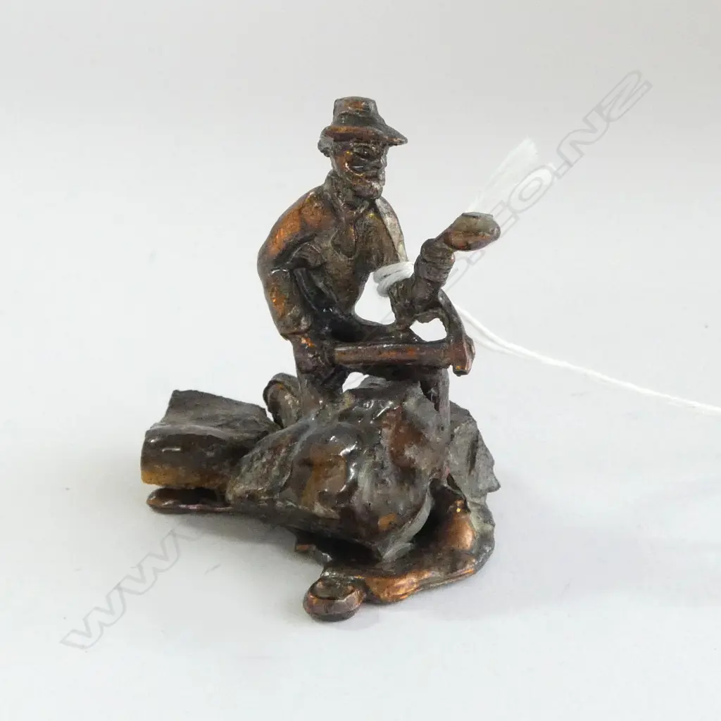 COPPER FIGURE OF OPAL MINER WITH ROUGH OPALS H.60mm Image 1++