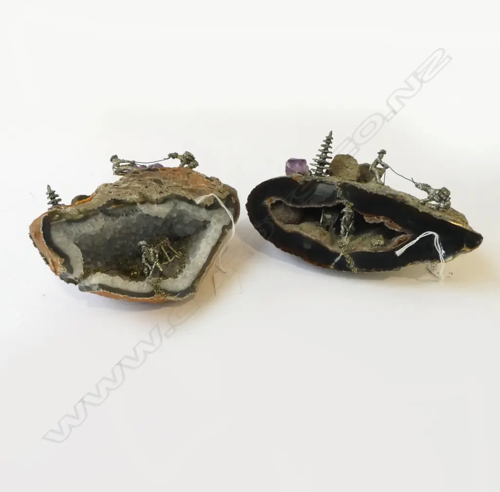 PR GEODE SCULPTURES w AMETHYST & PEWTER MINIATURE GOLDRUSH FIGS, L.210 x 100mm Image 1++