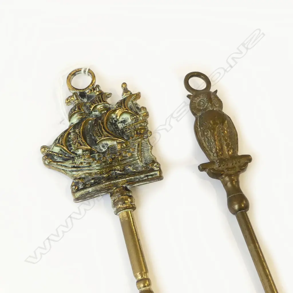 TWO VINTAGE BRASS TOASTING FORKS OWL & GALLEON, L.410MM-440MM Image 1++