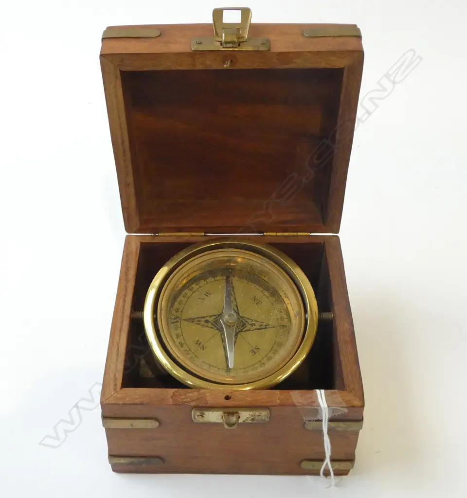 SMALL BRASS GIMBALLED COMPASS in MAHOGANY BOX W BRASS FITTINGS. 105 x 105mm late 20thC? Image 1++