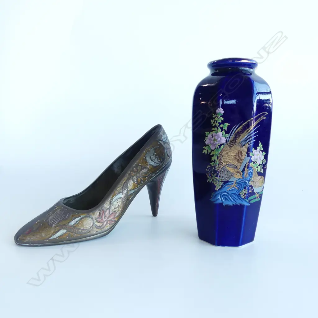 ORIENTAL BLUE VASE H.190mm, BRASS SHOE Image 1++