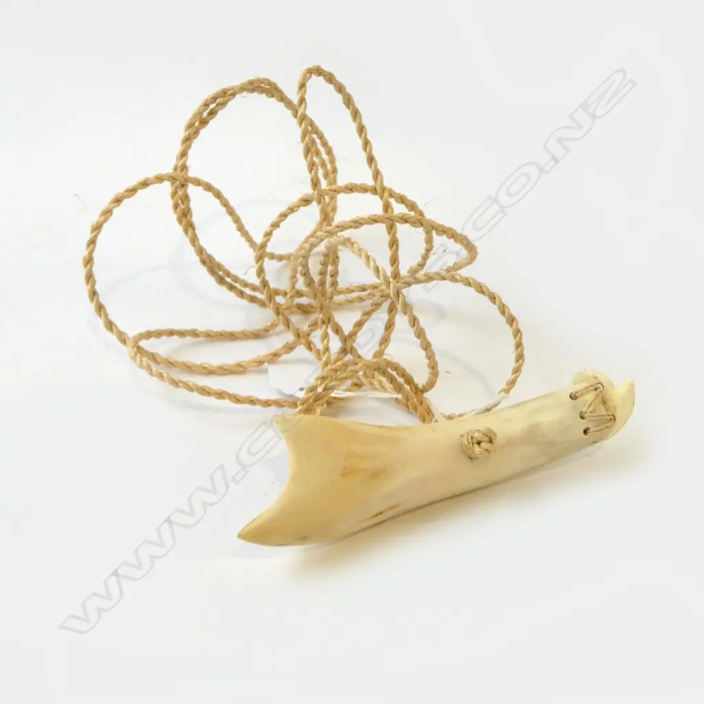 NIHOOKI SHARK TOOTH ON BONE HANDLE L.140mm & WOVEN CORD Image 1++