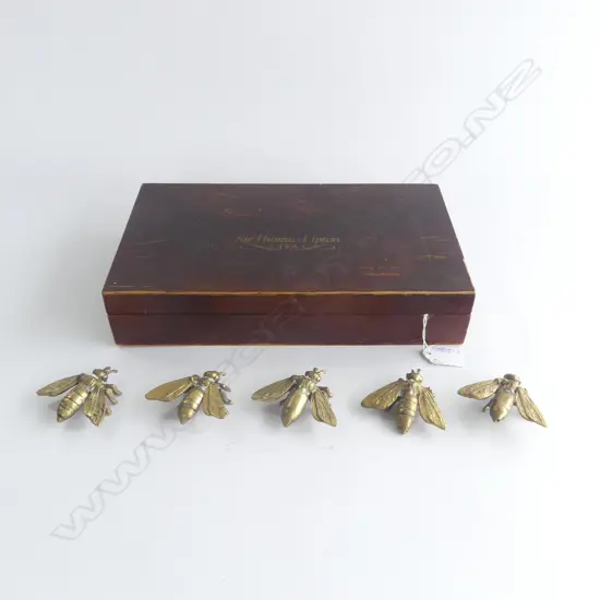 5 BRASS BEE SCULPTURES L.70mm W.75mm In wooden Lipton Tea box