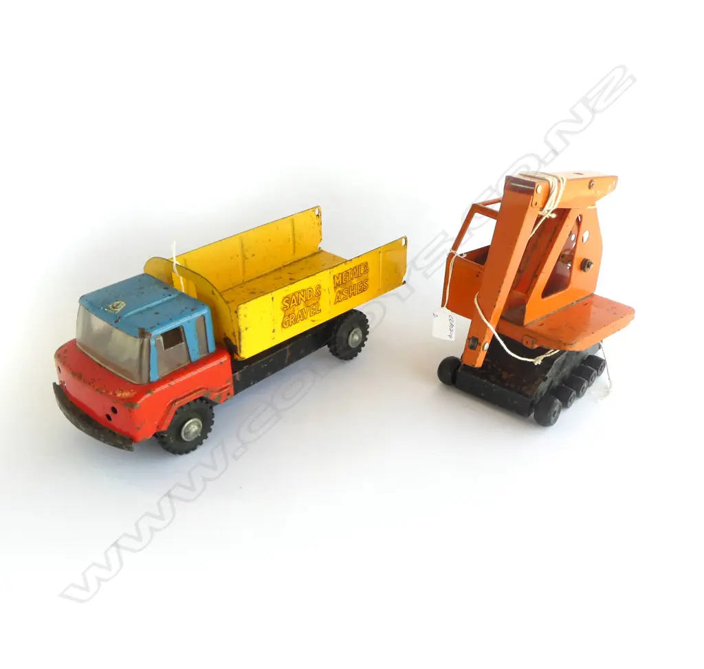 LRG VINTAGE METAL TOY TRUCK L.370mm & TRIANG CRANE Image 1++