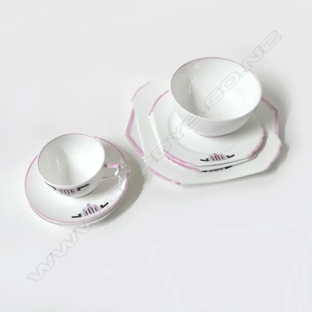 DECO SHELLEY CHINA PART TEASET CAKE PLATE SUGAR BOWL CSP & SAUCER PLATE PINK PAT Image 1++