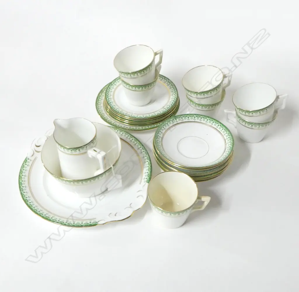 SHELLEY CHINA TEASET 6 PLATES 7C/S C/SUGAR GREEN & GILT PAT  Image 1++