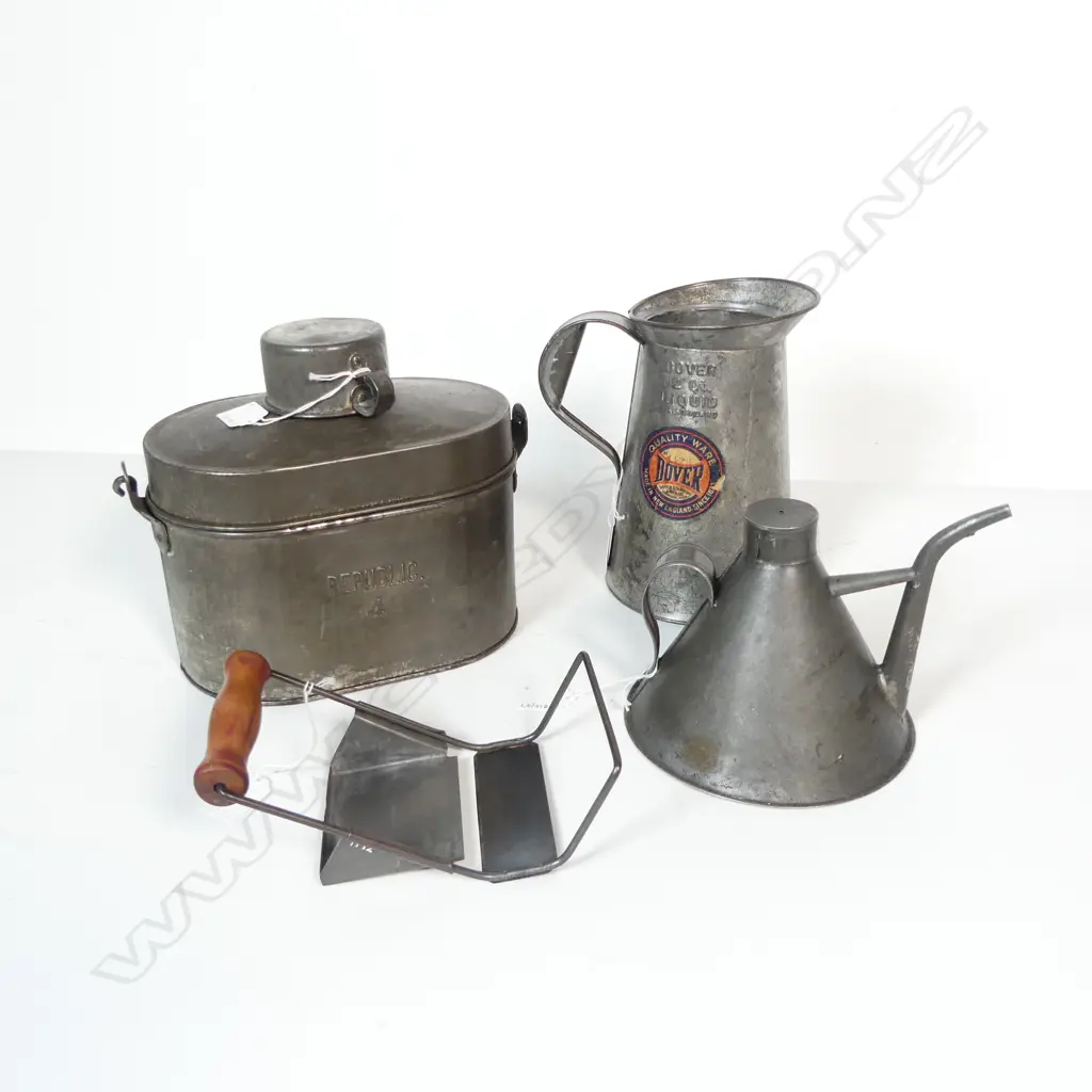 1177/1070/3113/1192  VINTAGE TINWARE LUNCH BOX H210MM JUG OIL POURER & SLICER Image 1++