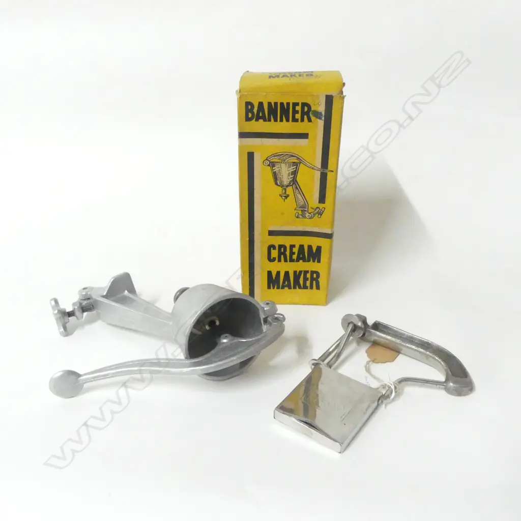 VINTAGE BOXED 'BANNER' CREAM MIXER & WAFER ICE CREAM CUTTER H.170mm Image 1++